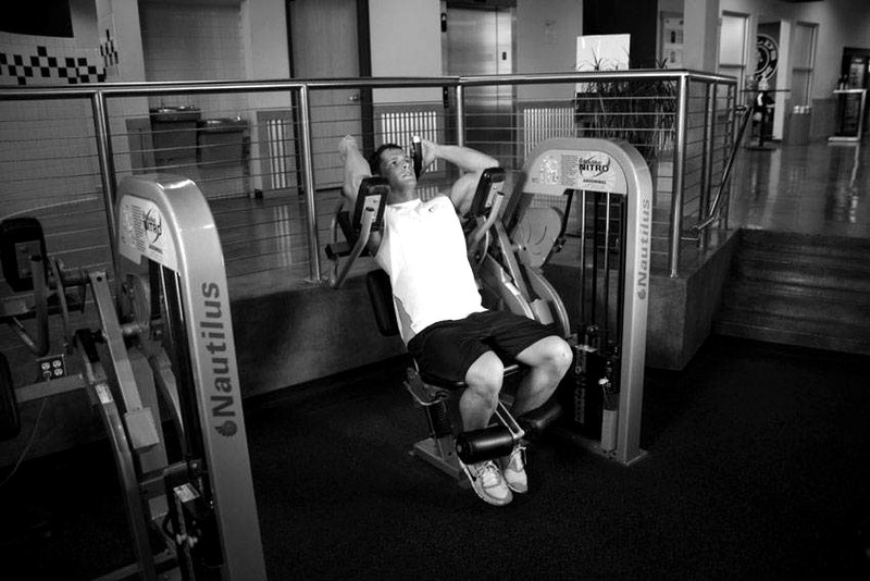 Ab Crunch Machine — start position demonstration photo