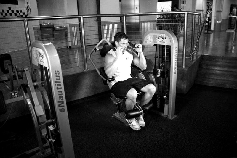Ab Crunch Machine — end position demonstration photo