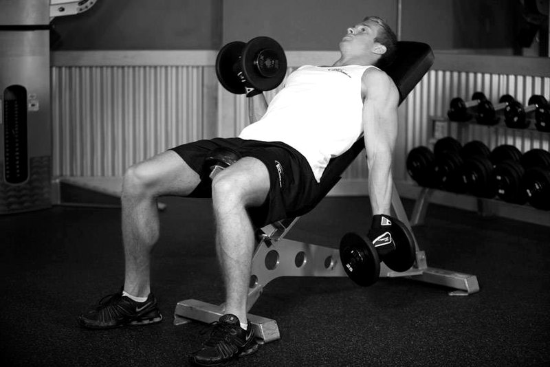 Alternate Incline Dumbbell Curl — end position demonstration photo