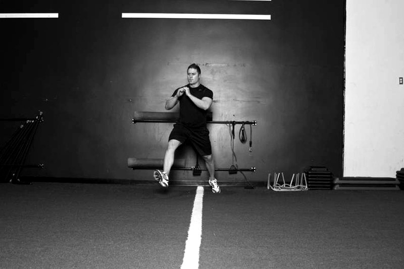 Alternate Leg Diagonal Bound — start position demonstration photo