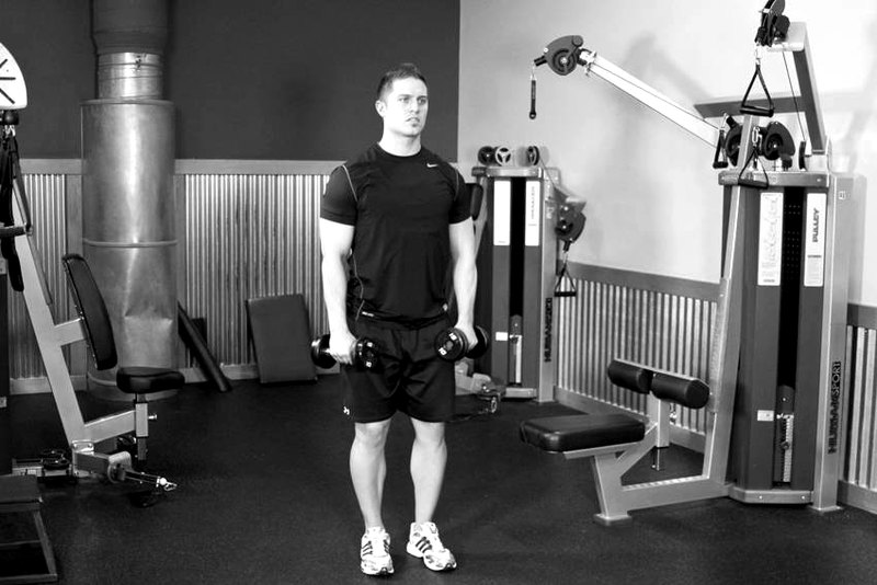 Alternating Deltoid Raise — start position demonstration photo