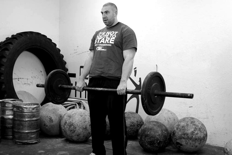 Axle Deadlift — end position demonstration photo