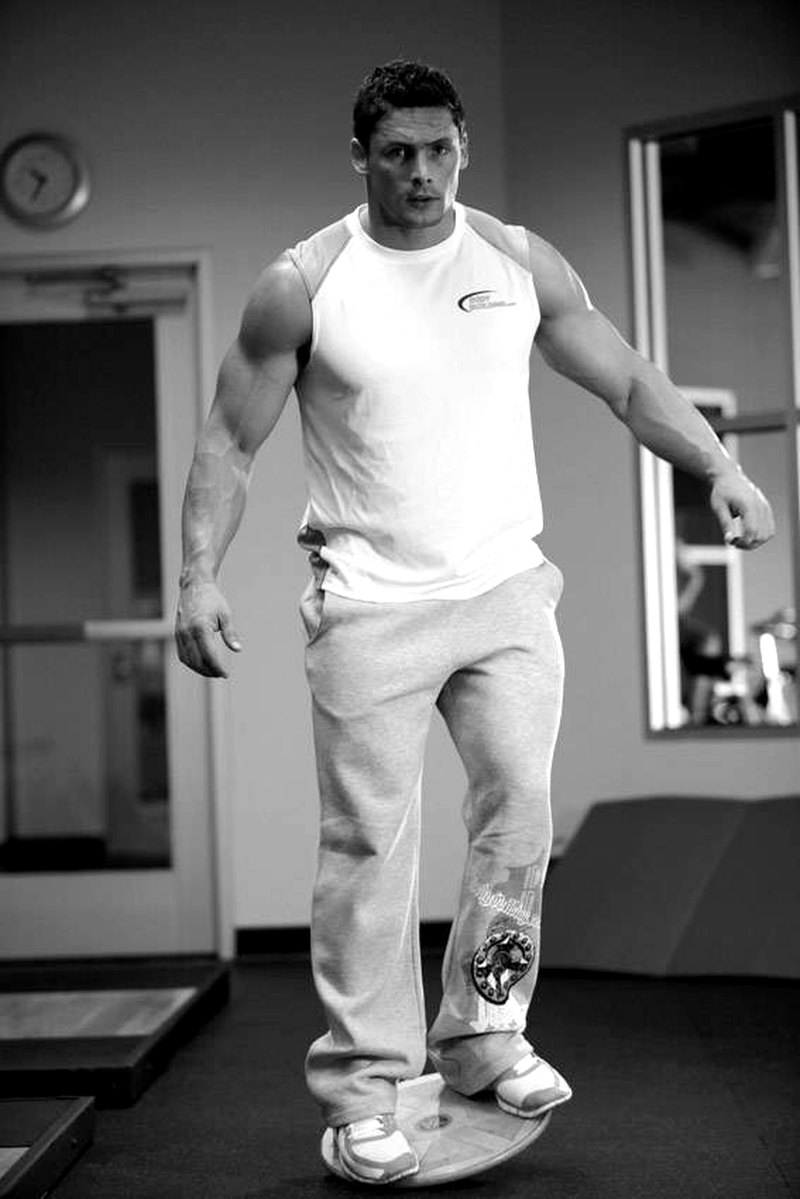 Balance Board — start position demonstration photo