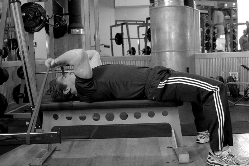 Band Skull Crusher — start position demonstration photo