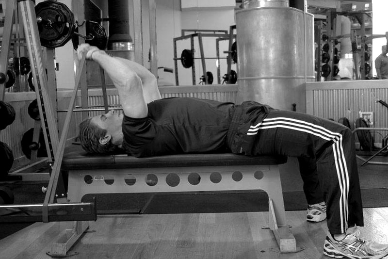 Band Skull Crusher — end position demonstration photo