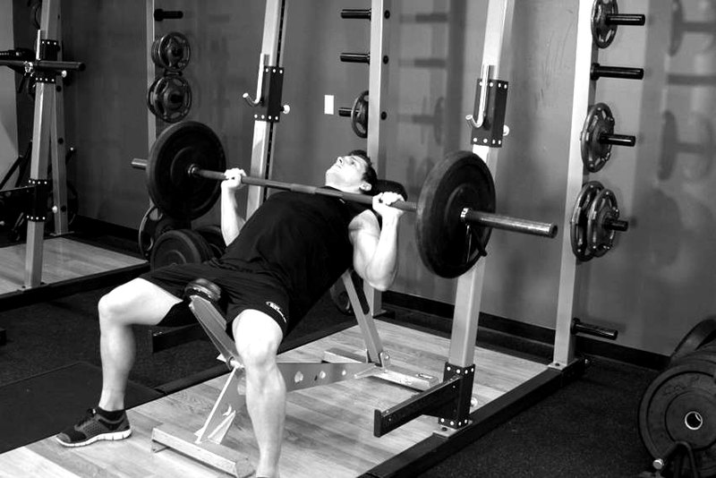 Barbell Incline Bench Press - Medium Grip — end position demonstration photo