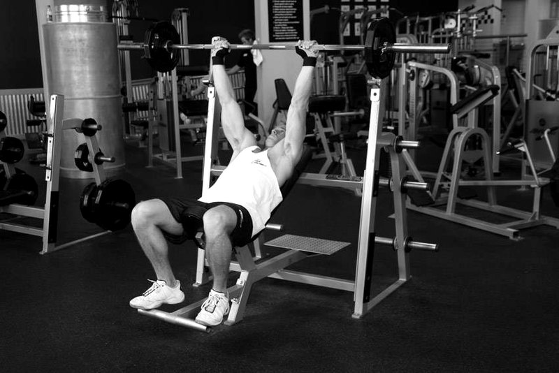 Barbell Incline Shoulder Raise — end position demonstration photo