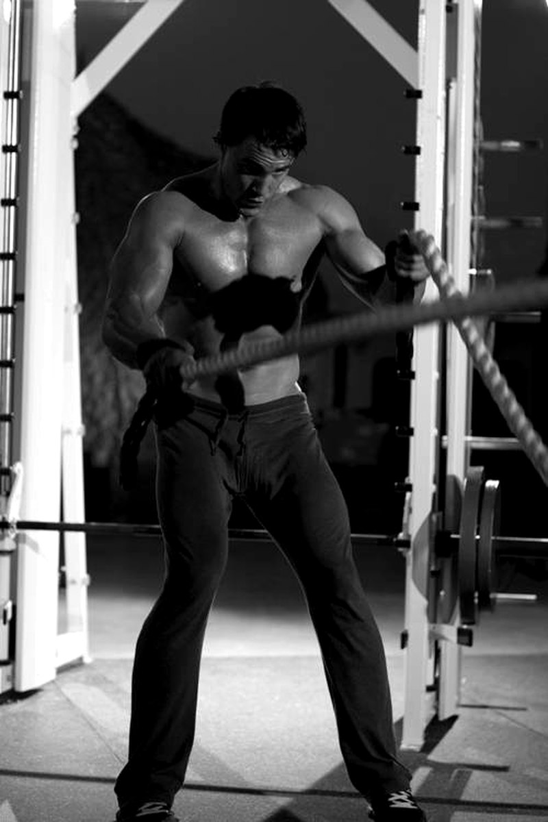 Battling Ropes — end position demonstration photo