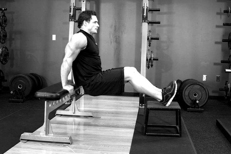 Bench Dip — start position demonstration photo