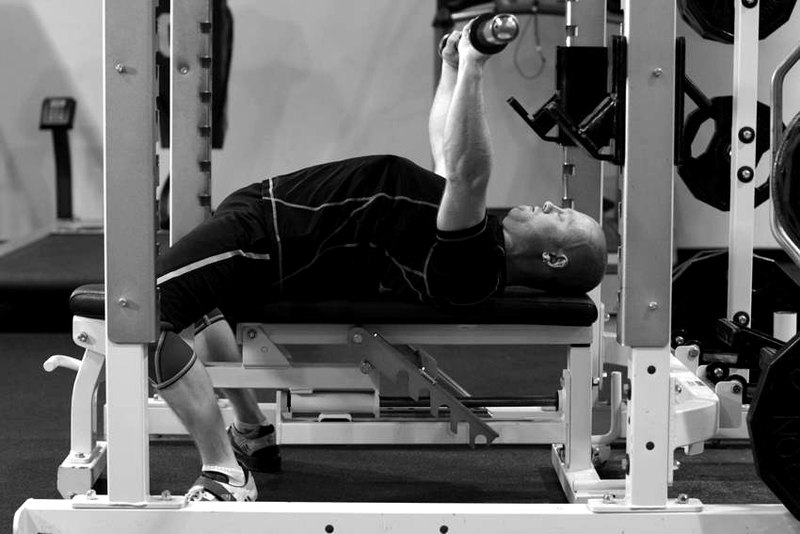 Bench Press - Powerlifting — start position demonstration photo