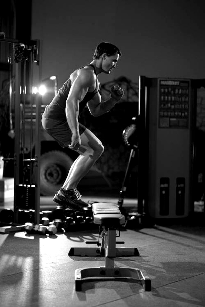 Bench Sprint — end position demonstration photo