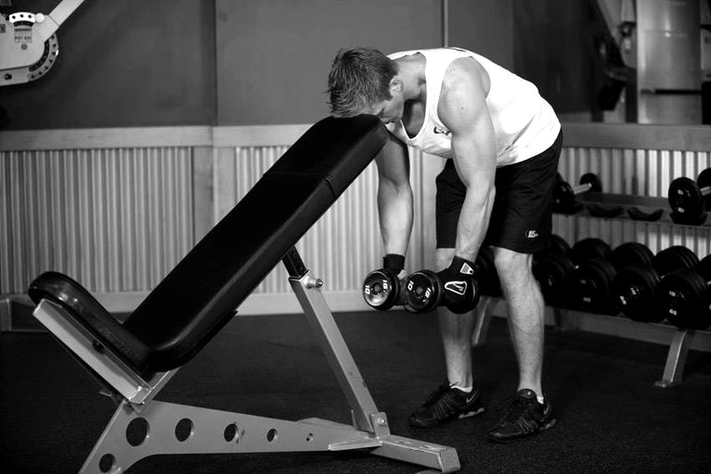 Bent Over Dumbbell Rear Delt Raise With Head On Bench — start position demonstration photo