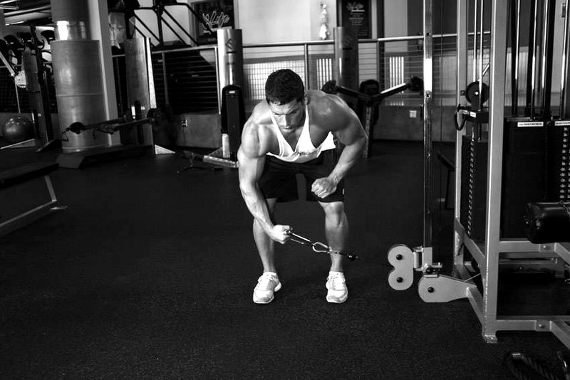 Bent Over Low-Pulley Side Lateral — start position demonstration photo