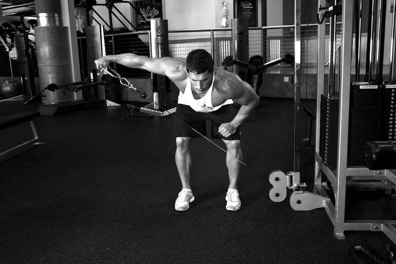 Bent Over Low-Pulley Side Lateral — end position demonstration photo