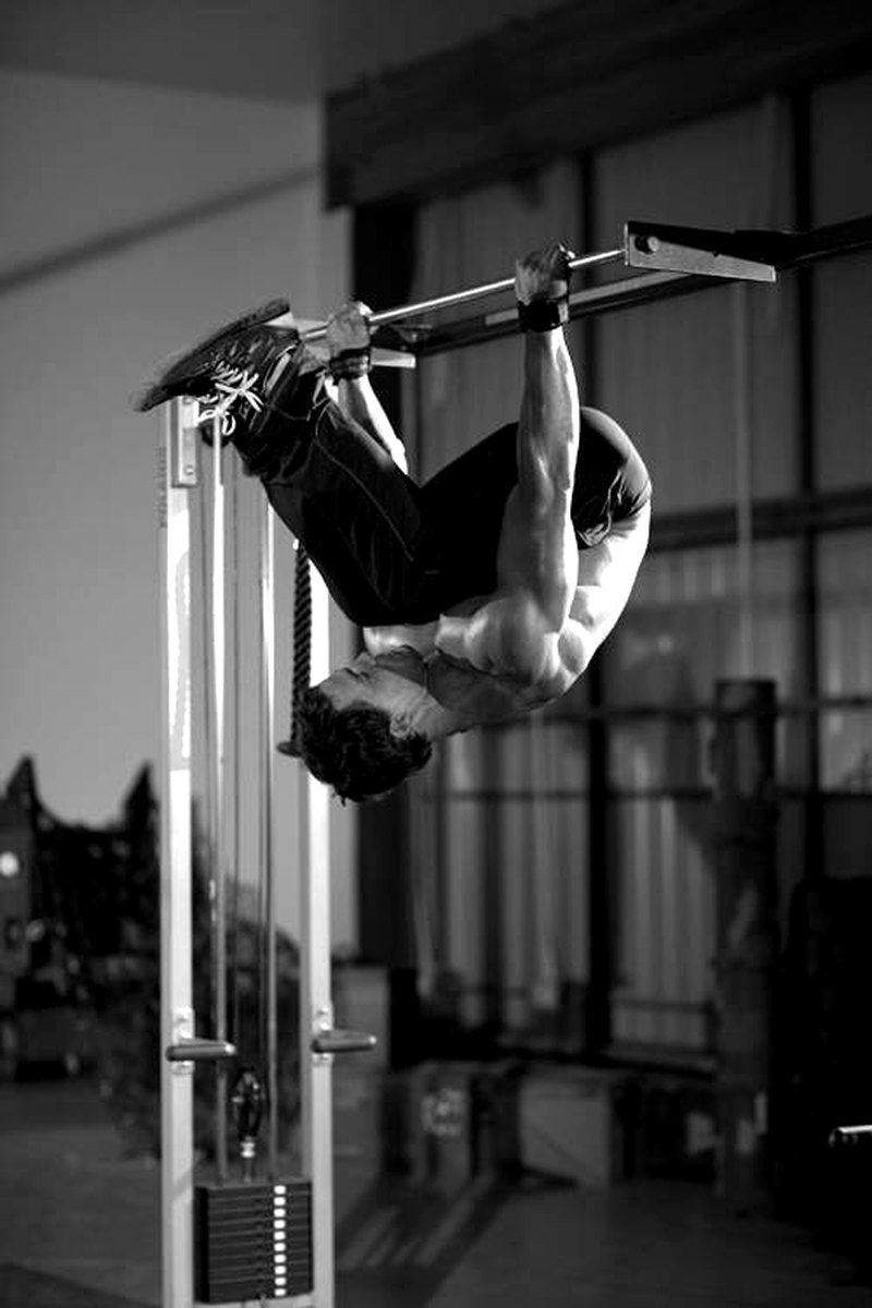 Bodyweight Mid Row — start position demonstration photo