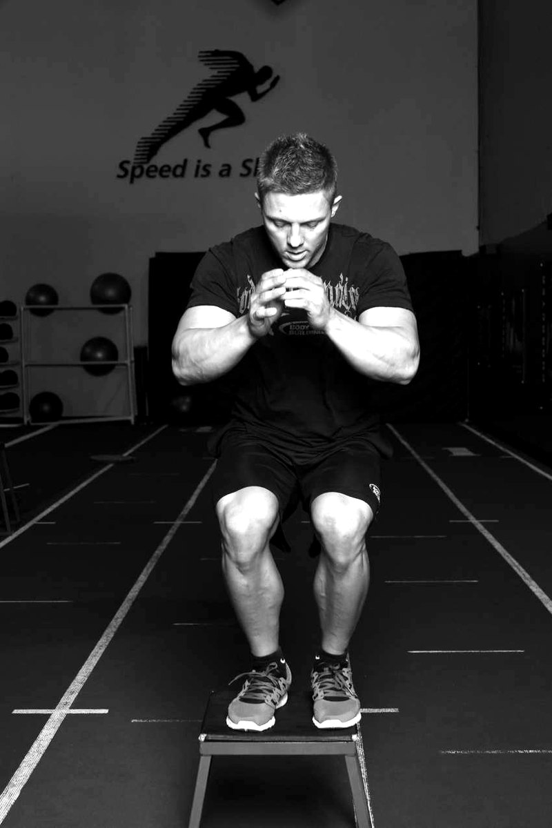 Box Jump (Multiple Response) — end position demonstration photo