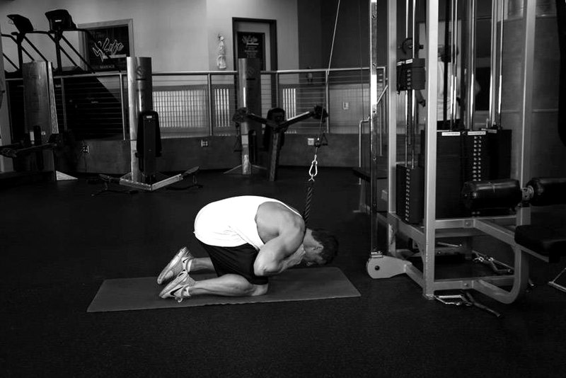 Cable Crunch — end position demonstration photo