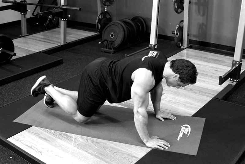 Cable Glute Kickback — start position demonstration photo