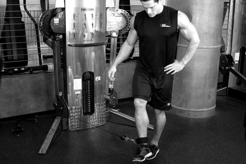 Cable Hip Adduction — end position demonstration photo