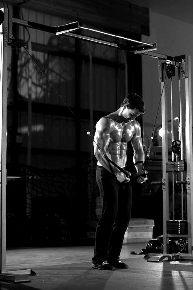 Cable Iron Cross — end position demonstration photo