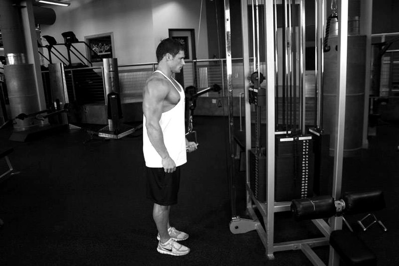 Cable One Arm Tricep Extension — start position demonstration photo