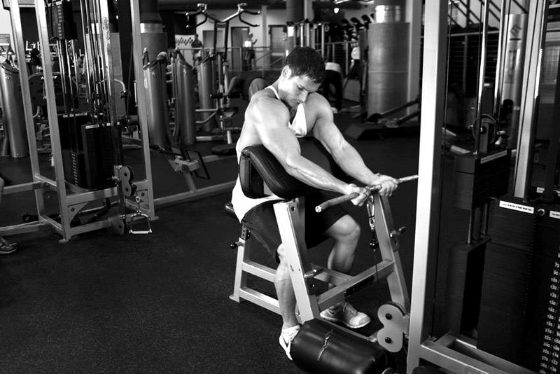 Cable Preacher Curl — start position demonstration photo