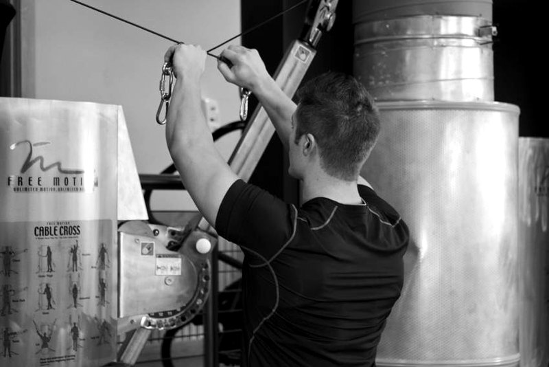 Cable Rear Delt Fly — start position demonstration photo