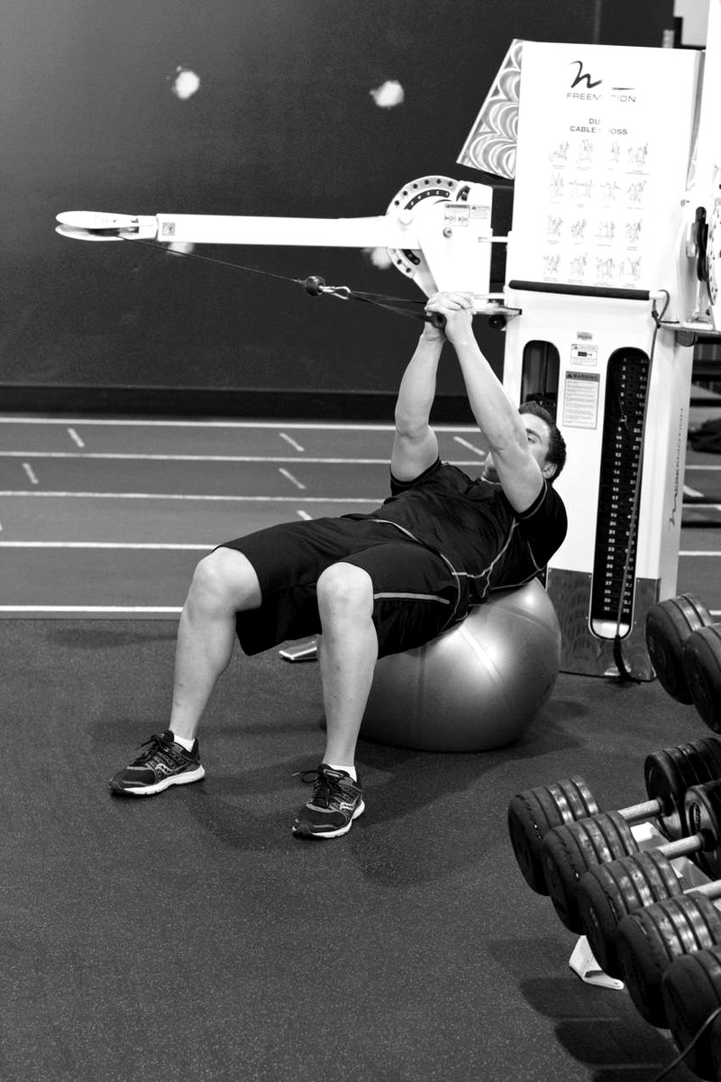 Cable Russian Twists — start position demonstration photo