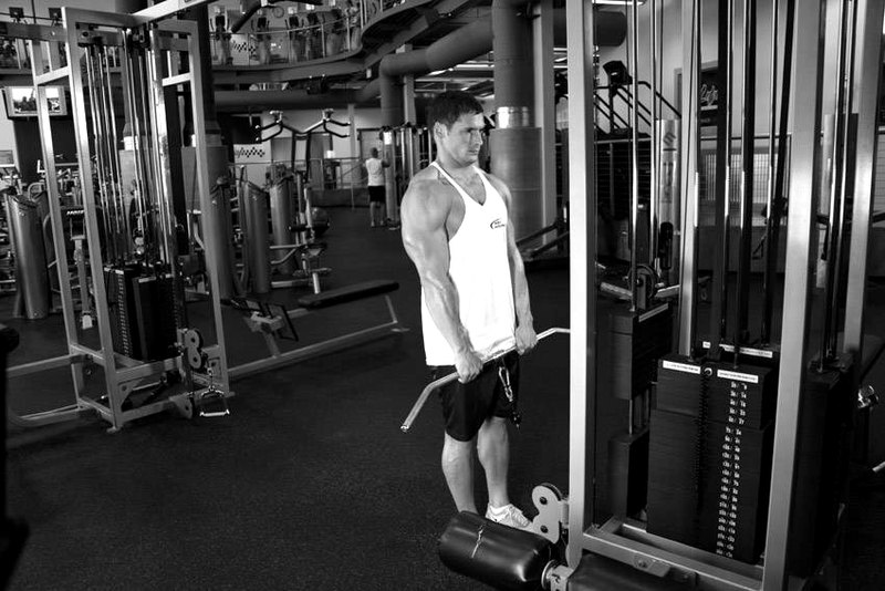 Cable Shrugs — start position demonstration photo