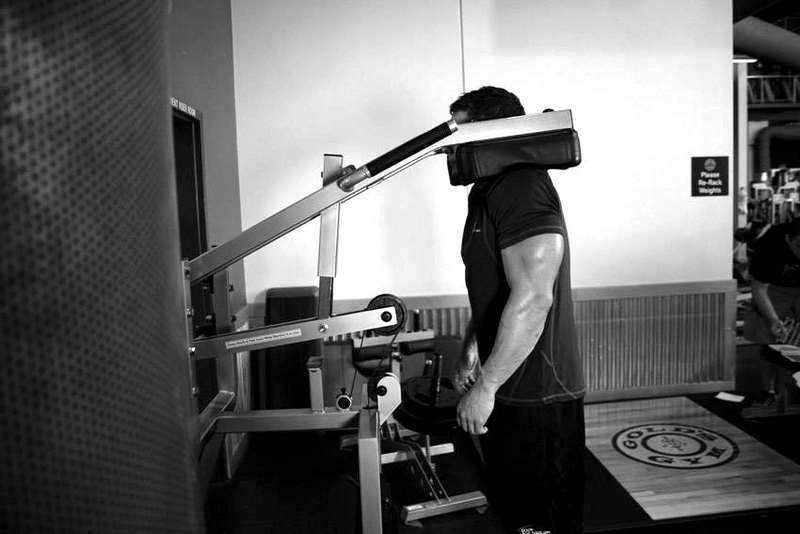 Calf-Machine Shoulder Shrug — end position demonstration photo