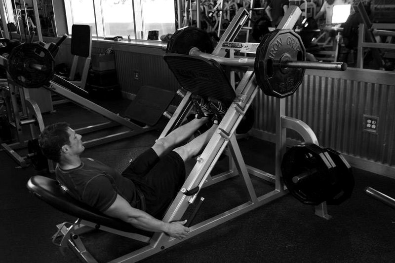 Calf Press On The Leg Press Machine — start position demonstration photo
