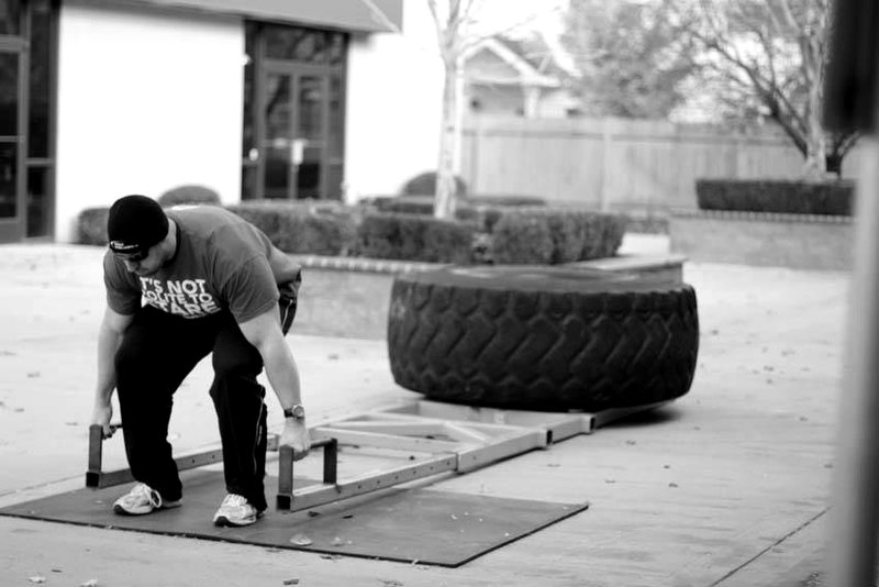 Car Deadlift — end position demonstration photo