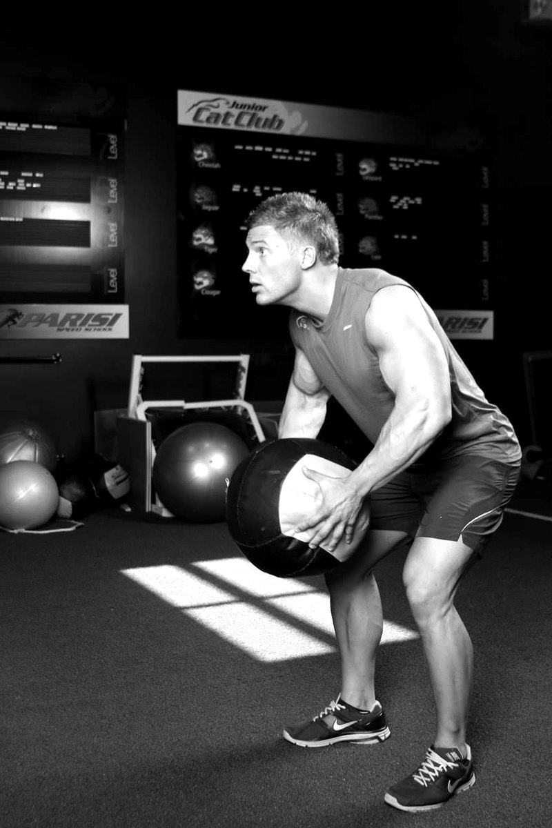 Catch and Overhead Throw — start position demonstration photo