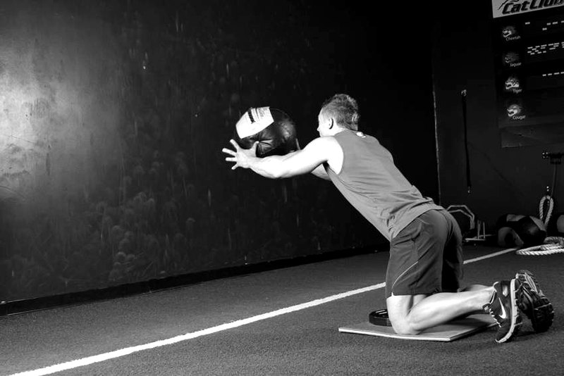 Chest Push (multiple response) — end position demonstration photo