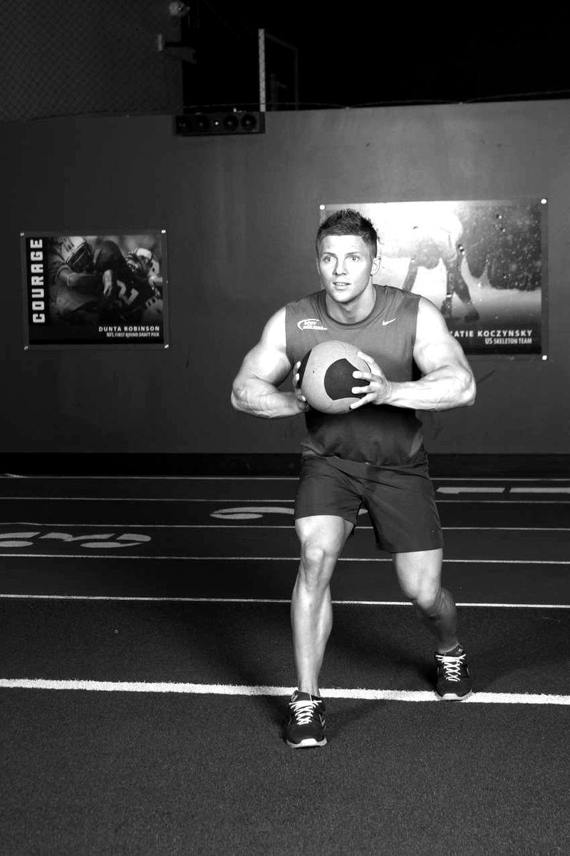 Chest Push with Run Release — end position demonstration photo