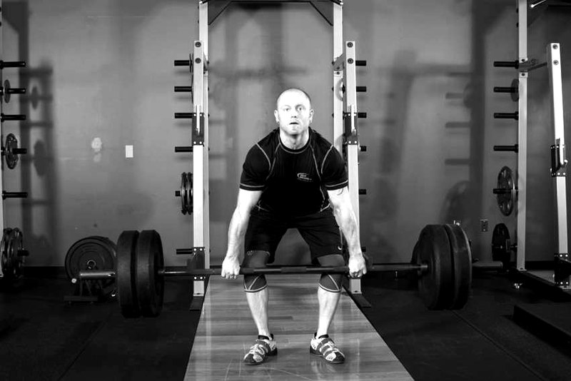 Clean Deadlift — end position demonstration photo