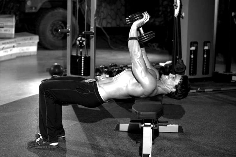 Close-Grip Dumbbell Press — start position demonstration photo