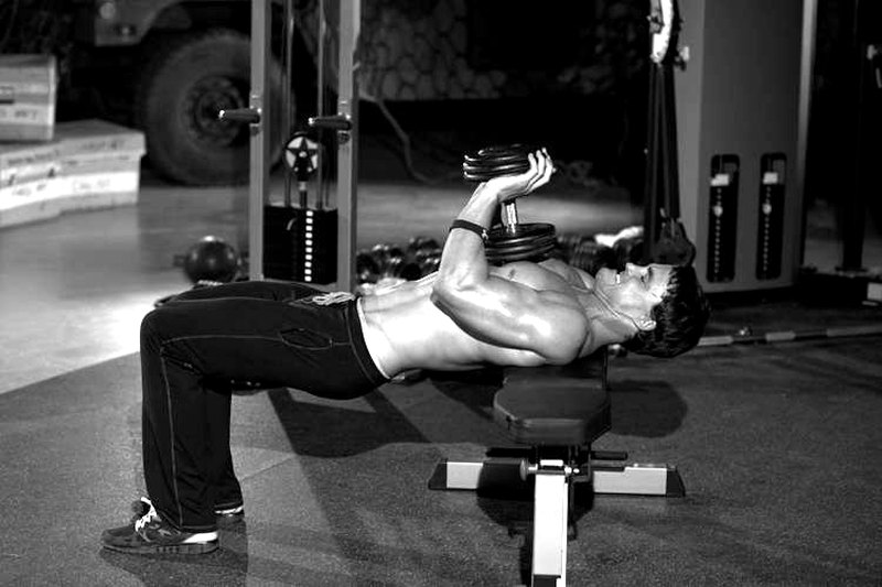 Close-Grip Dumbbell Press — end position demonstration photo