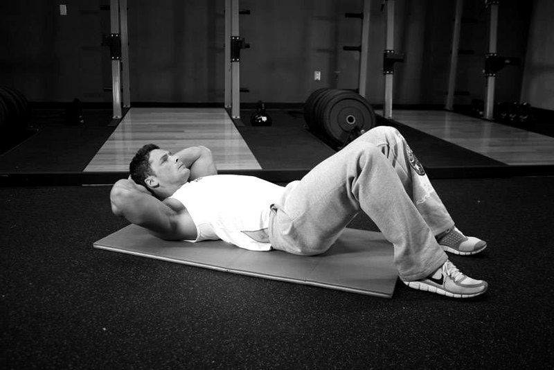 Cross-Body Crunch — start position demonstration photo