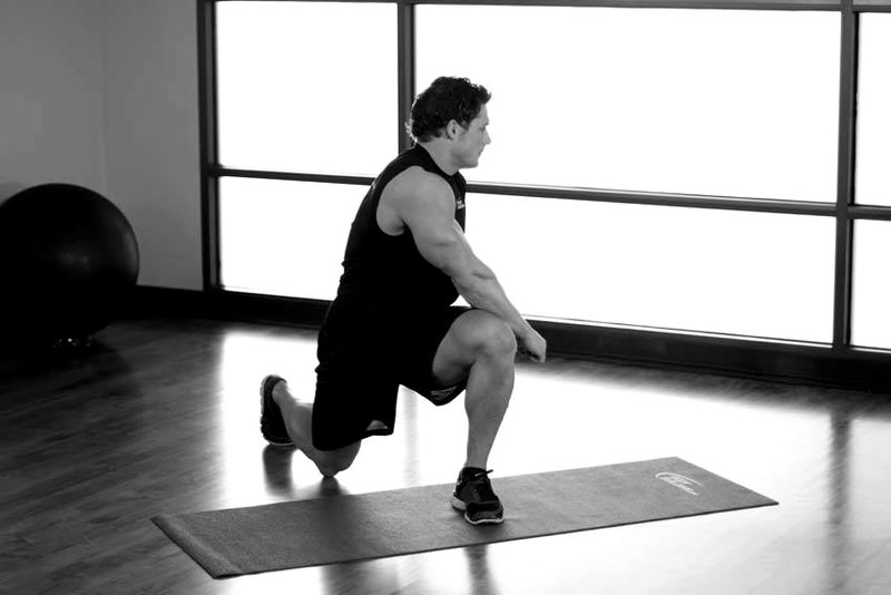 Crossover Reverse Lunge — start position demonstration photo