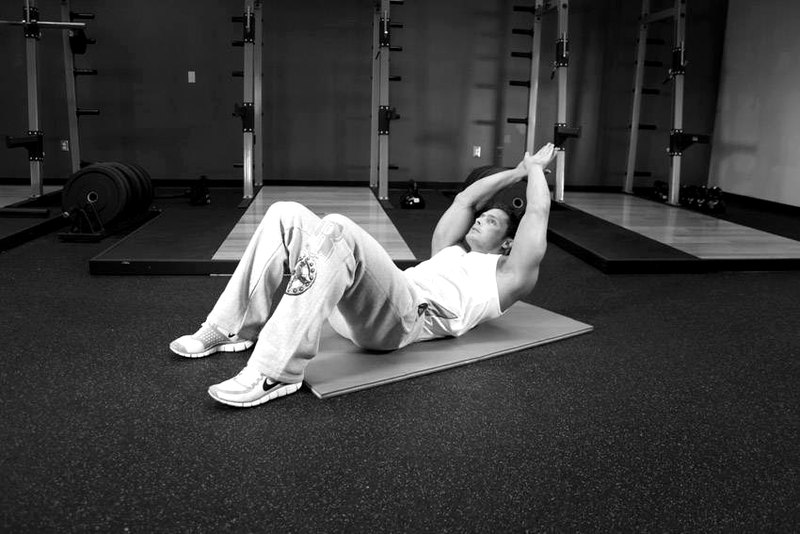 Crunch - Hands Overhead — end position demonstration photo