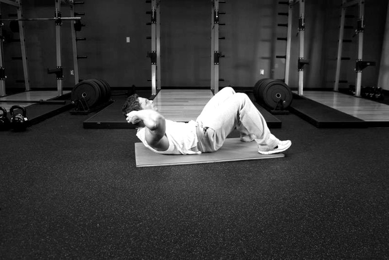Crunches — end position demonstration photo