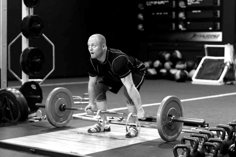 Deadlift with Bands — end position demonstration photo