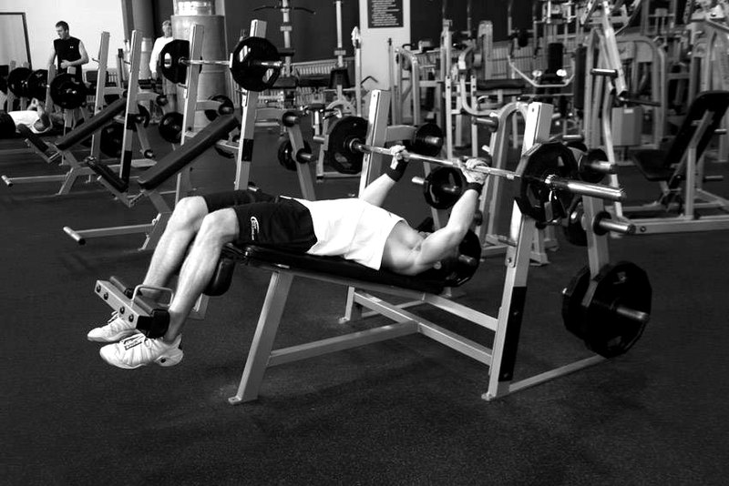 Decline Barbell Bench Press — start position demonstration photo