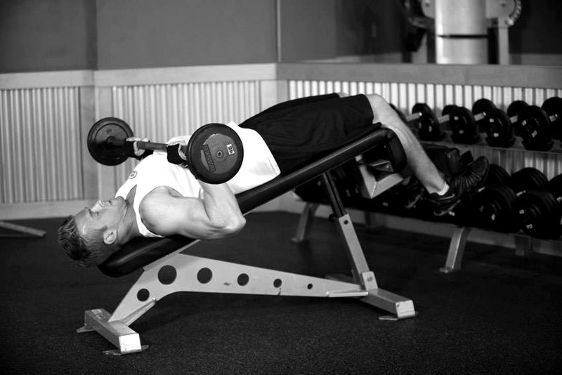 Decline Close-Grip Bench To Skull Crusher — end position demonstration photo