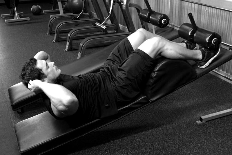 Decline Crunch — end position demonstration photo