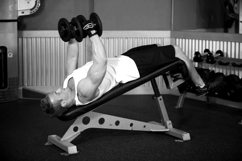 Decline Dumbbell Flyes — start position demonstration photo