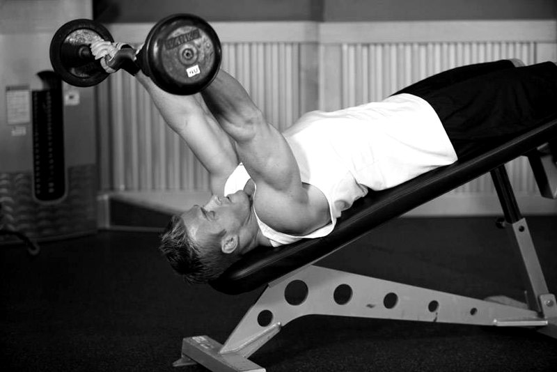 Decline EZ Bar Triceps Extension — start position demonstration photo
