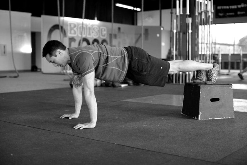 Decline Push-Up — start position demonstration photo