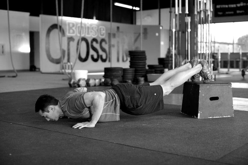 Decline Push-Up — end position demonstration photo